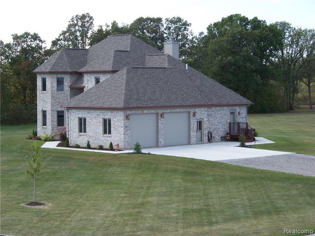 Side entry oversized 2 car garage 31'6"x 23 ft