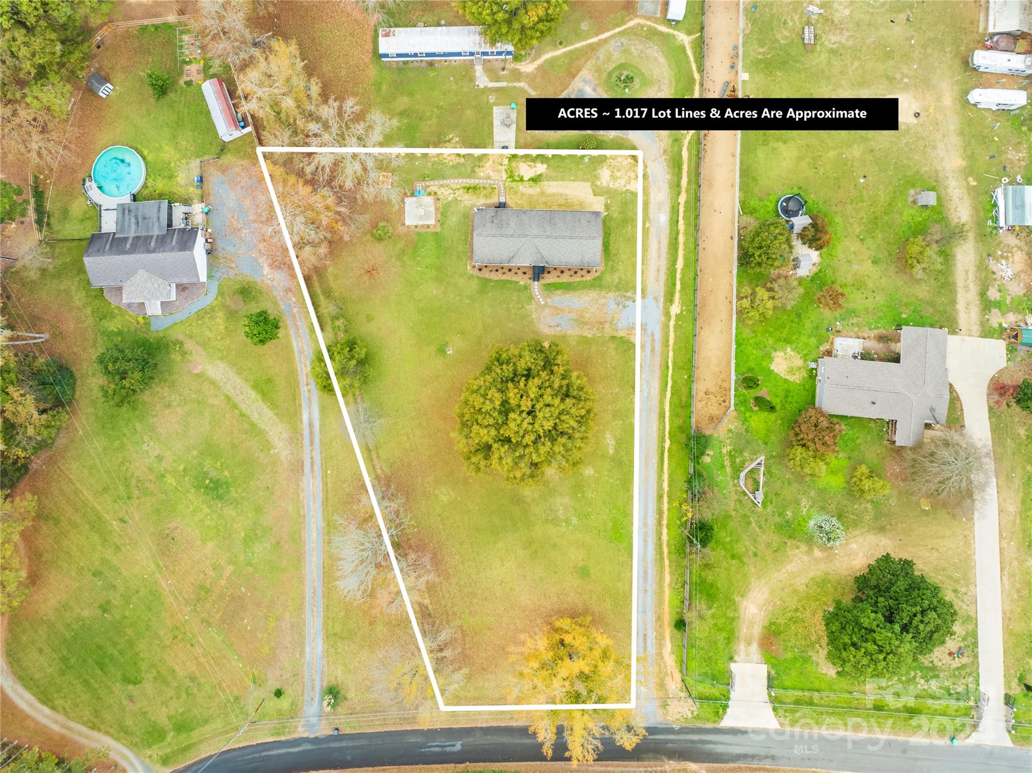 2476 Cimarron Circle Midland, NC 28107 - Photo 25 of 34 a bathroom with a mirror