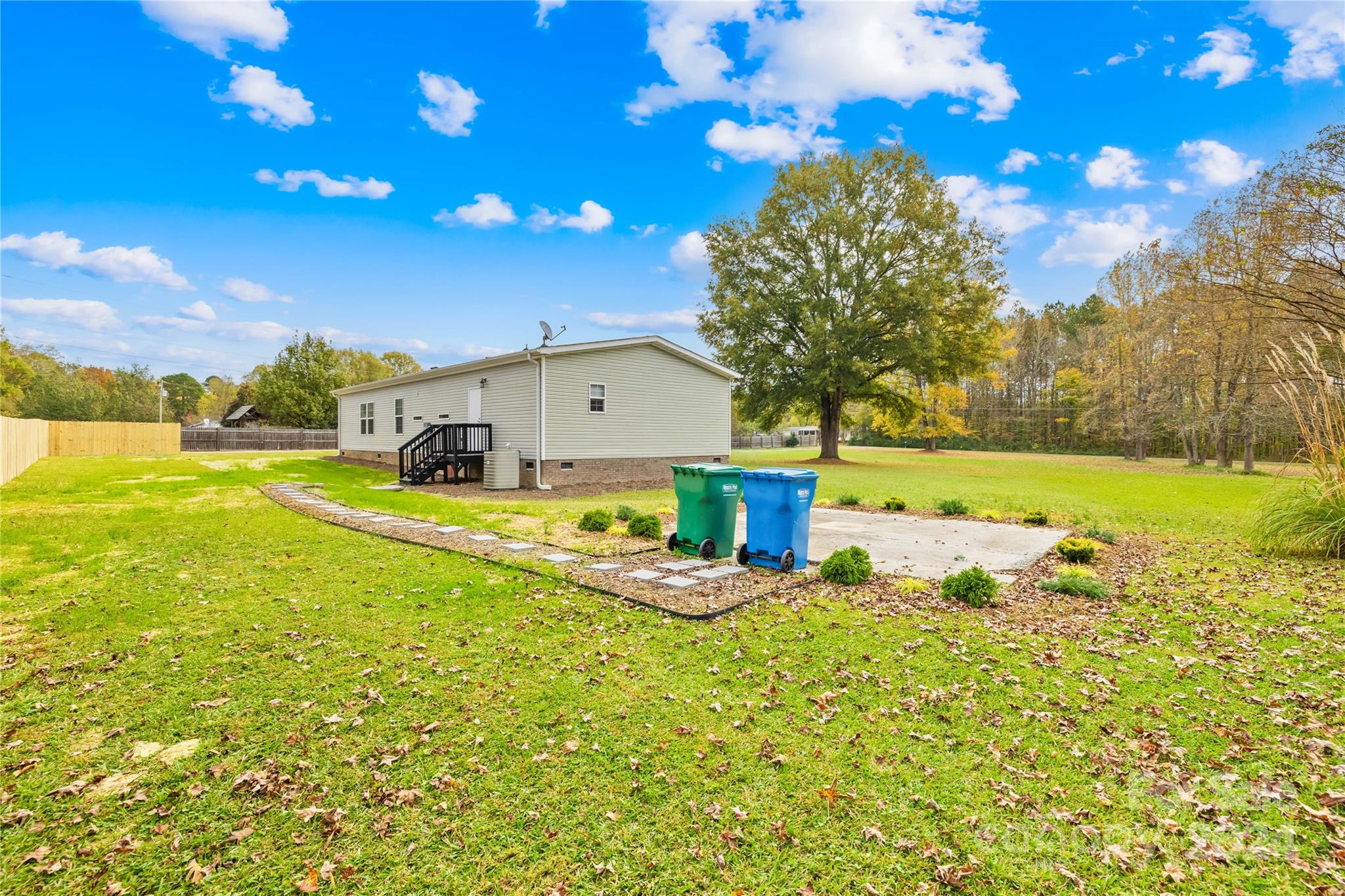 2476 Cimarron Circle Midland, NC 28107 - Photo 29 of 34 a view of a pool with a yard
