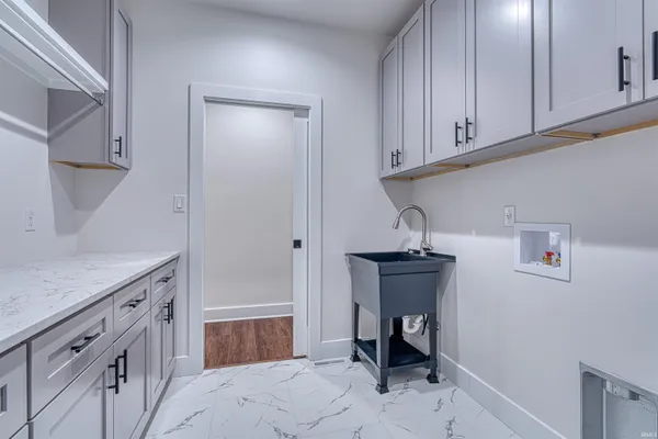 $649,000 | 6244 Sable Ridge Drive, Newburgh, IN 47630