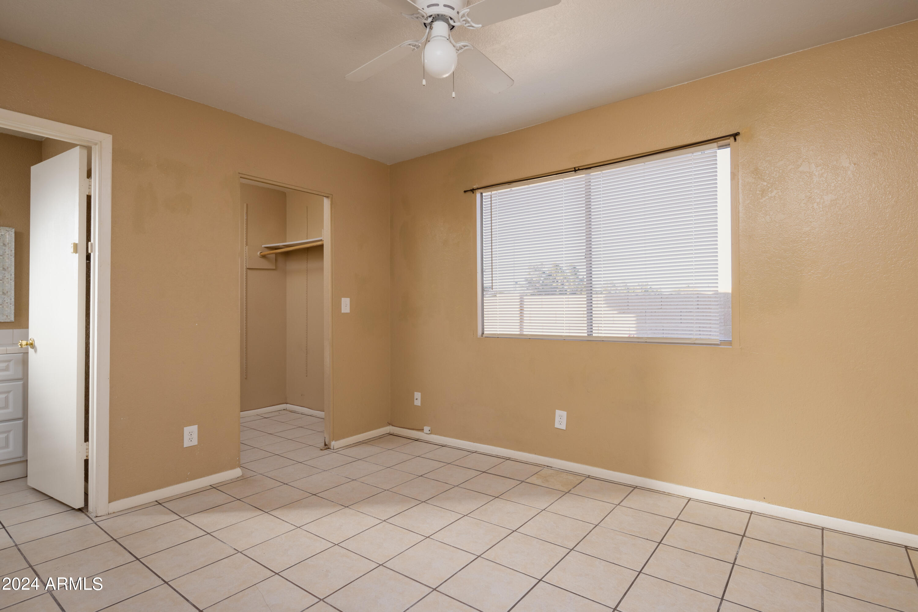 653 West Guadalupe Road, Unit 1121 Mesa, AZ 85210 - Photo 12 of 27 a view of an empty room with window