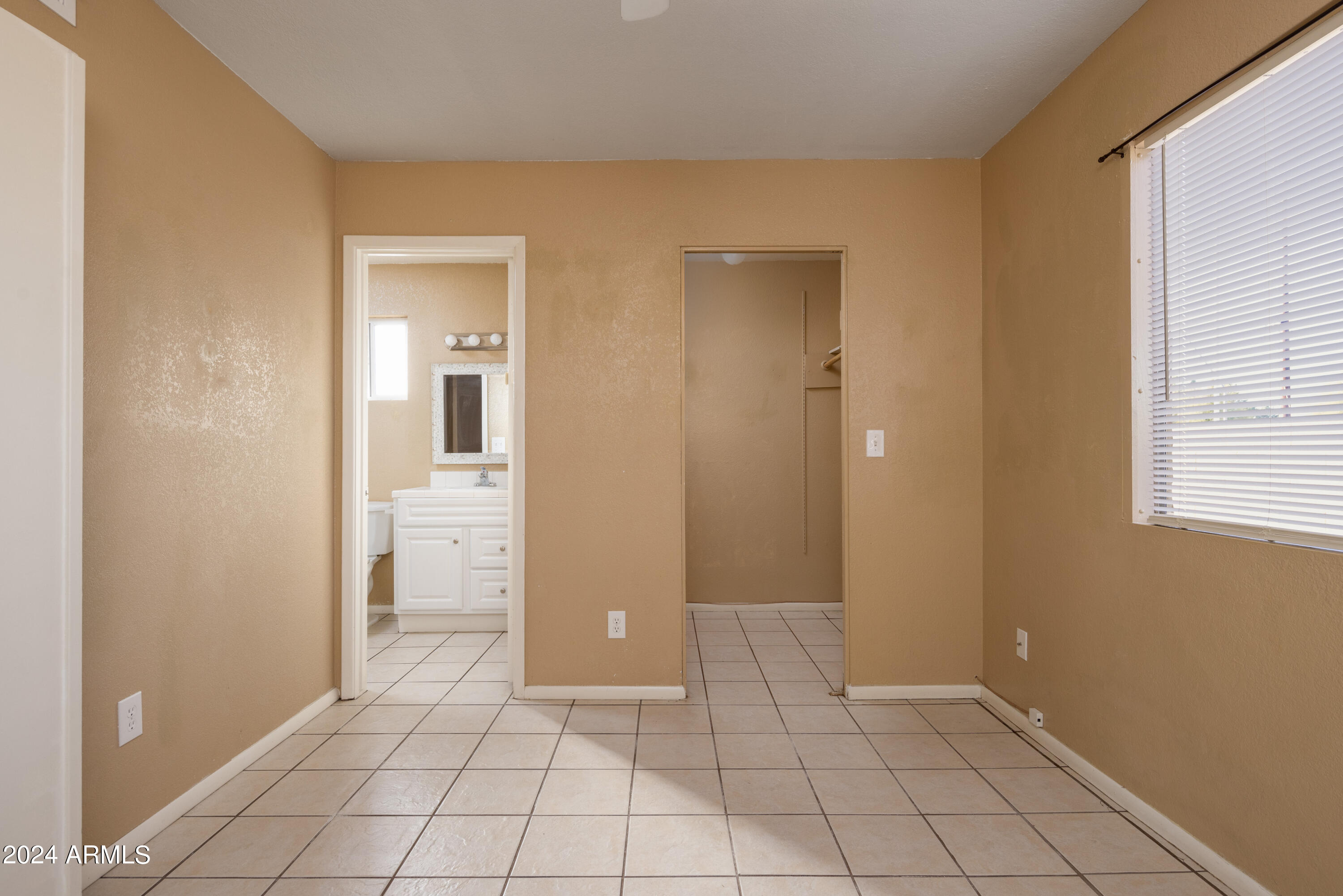 653 West Guadalupe Road, Unit 1121 Mesa, AZ 85210 - Photo 13 of 27 a view of an empty room and fire place