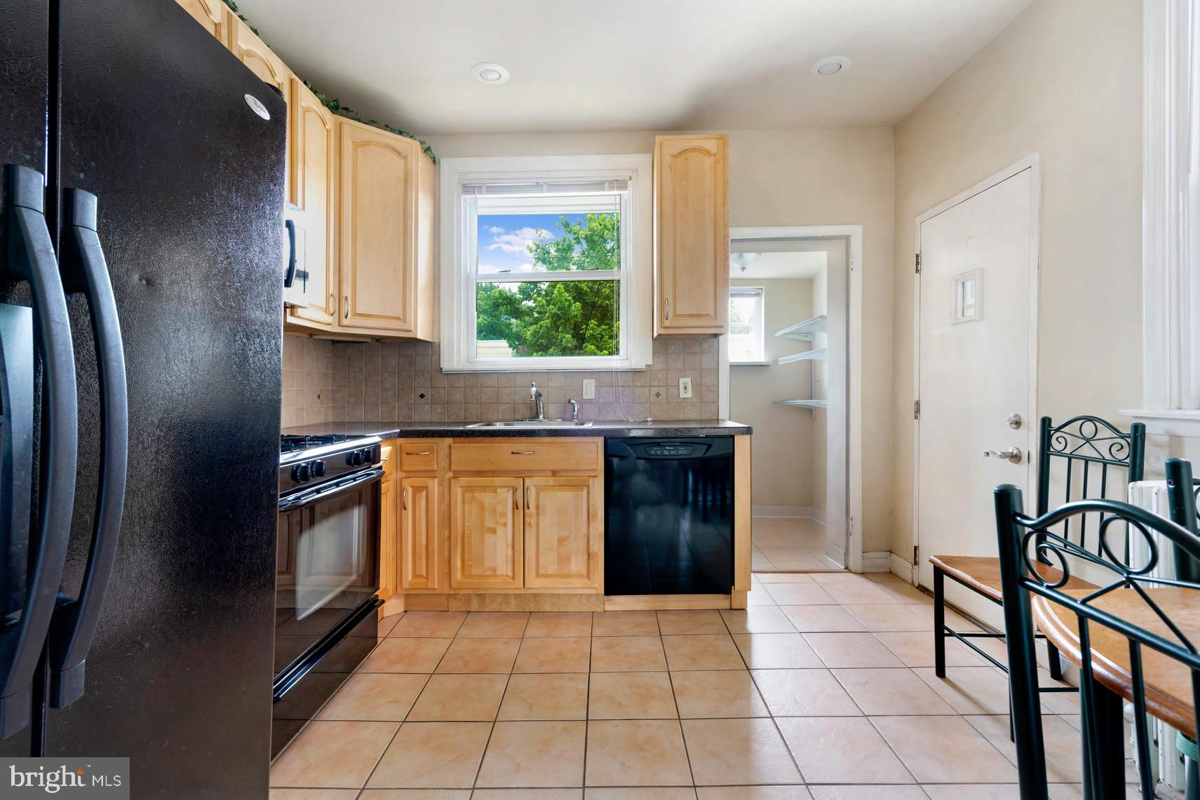 7302 Sommers Road Philadelphia, PA 19138 - Photo 11 of 24 Kitchen