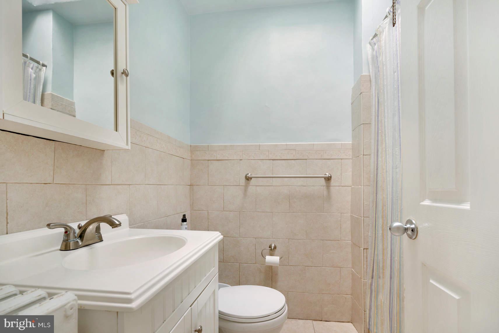 7302 Sommers Road Philadelphia, PA 19138 - Photo 18 of 24 Full Bathroom