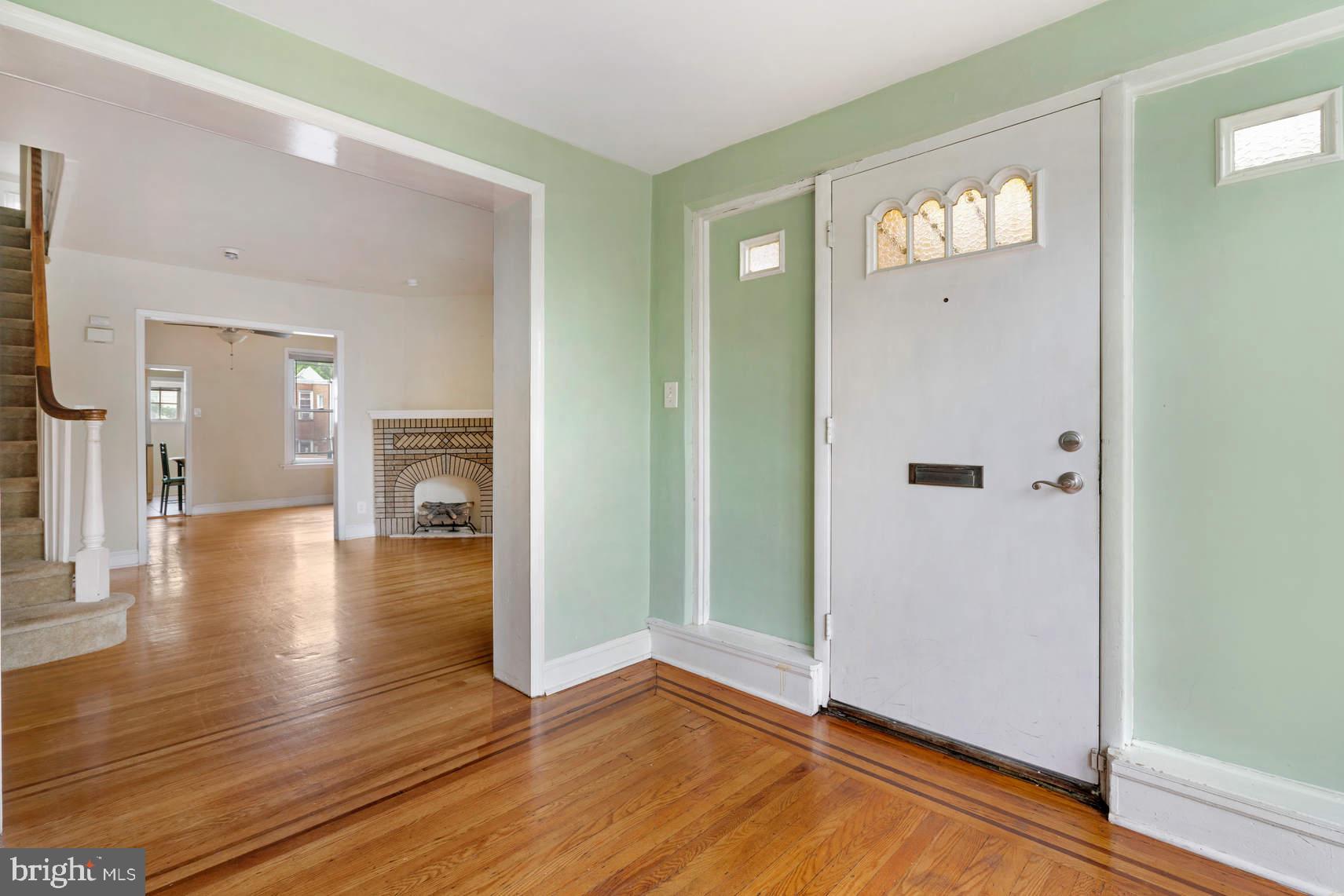 7302 Sommers Road Philadelphia, PA 19138 - Photo 3 of 24 Foyer