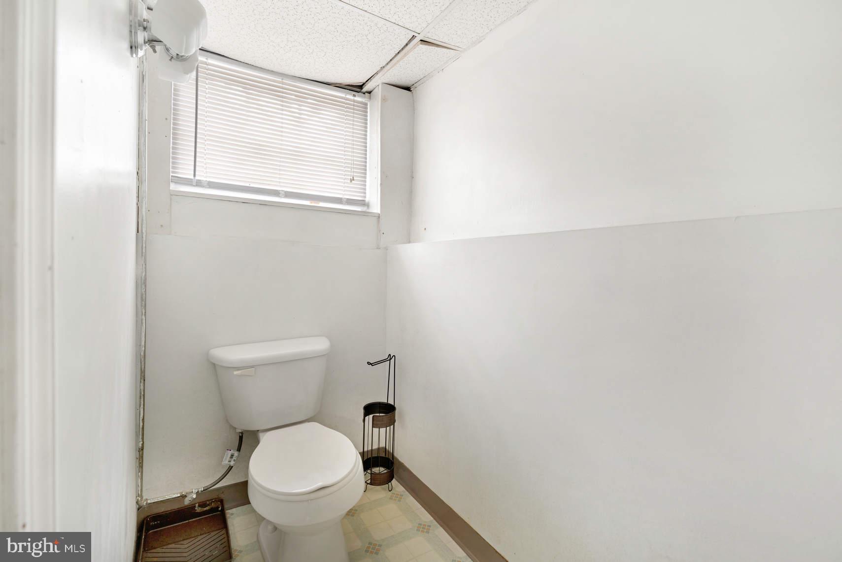 7302 Sommers Road Philadelphia, PA 19138 - Photo 22 of 24 Powder Room