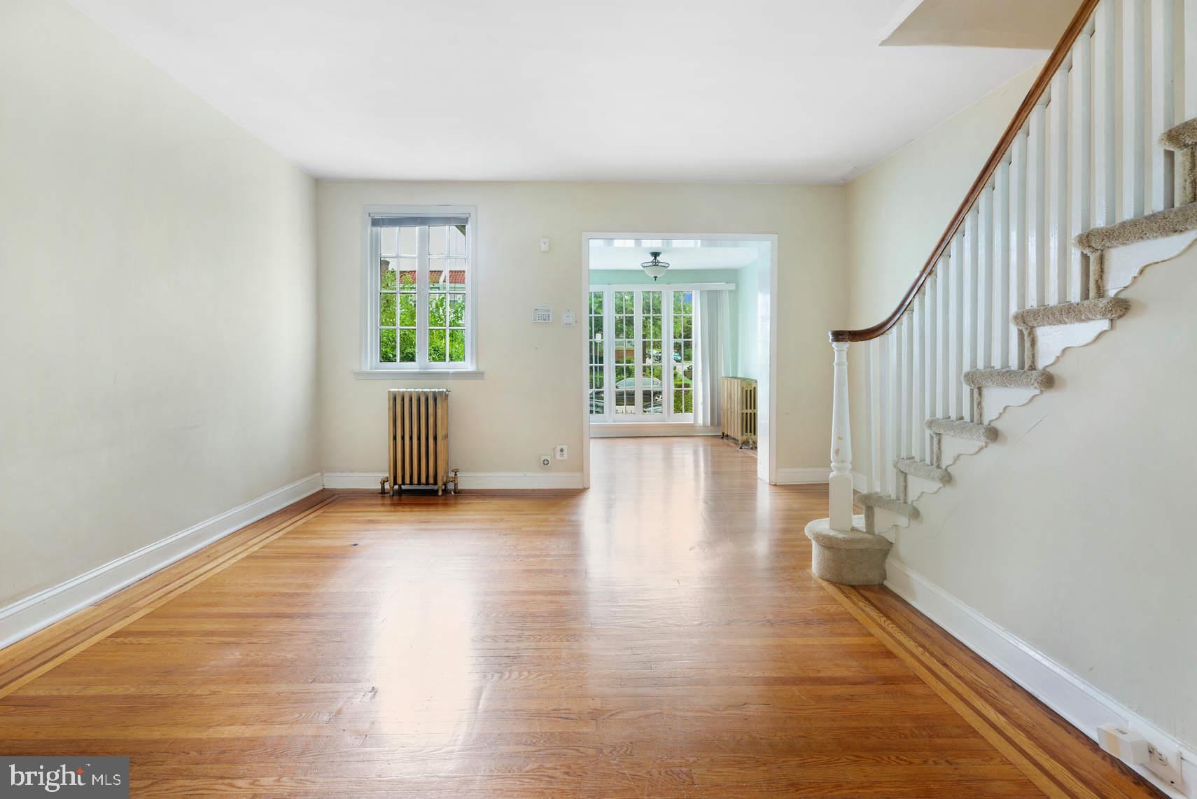 7302 Sommers Road Philadelphia, PA 19138 - Photo 5 of 24 Living Room