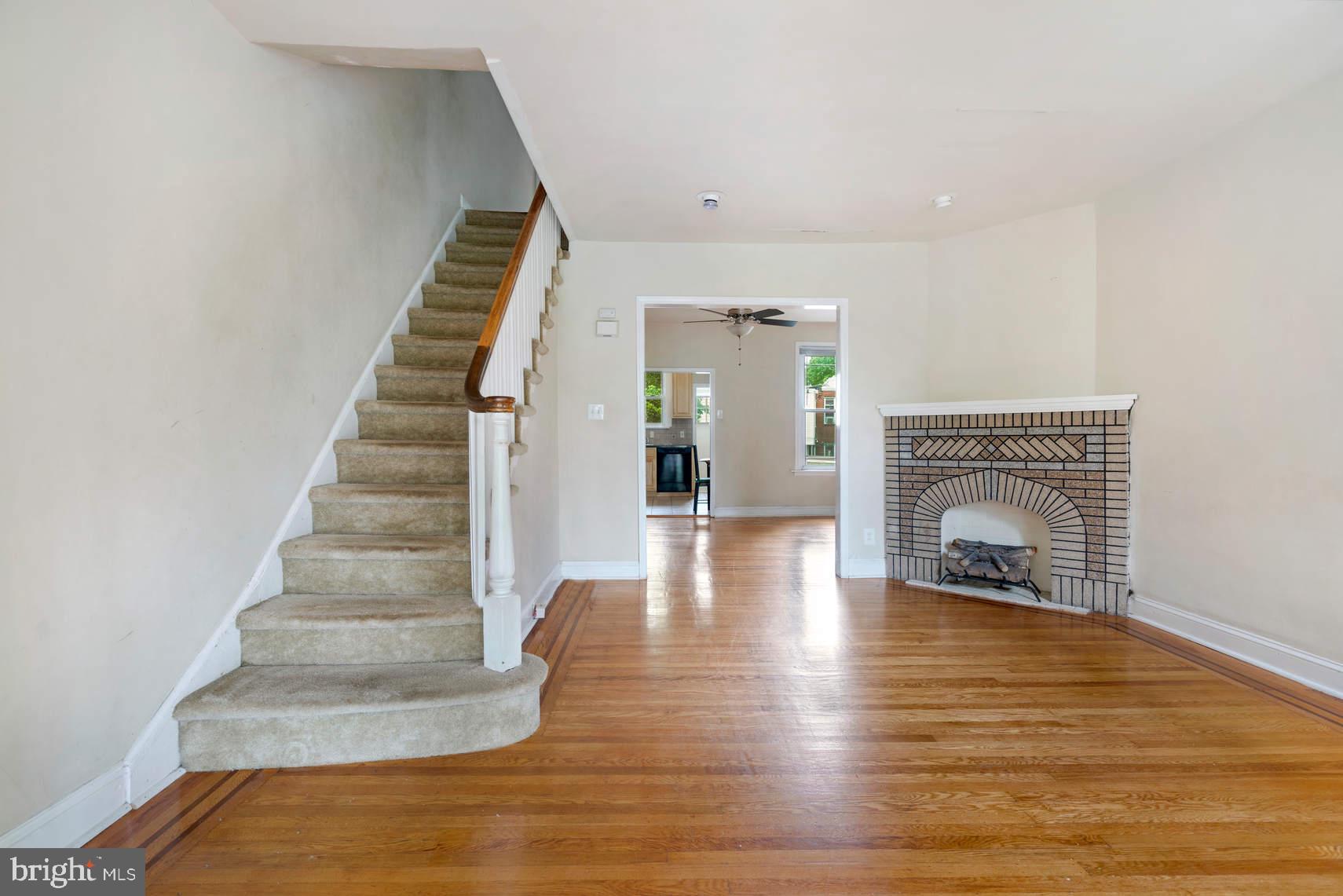 7302 Sommers Road Philadelphia, PA 19138 - Photo 6 of 24 Living Room