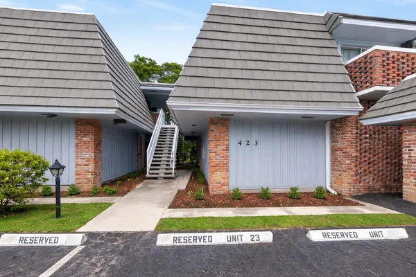 $345,000 | 423 Pine Tree Court, Unit 23, Atlantis, FL 33462