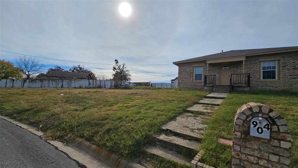 904 Duncan Street Denton, TX 76205 - Photo 2 of 40 a view of a house with a big yard