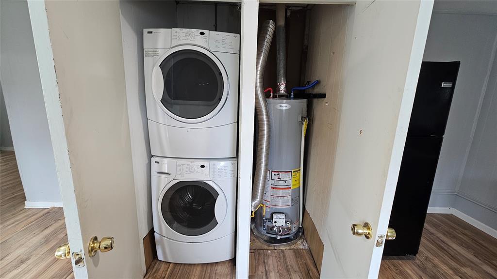 904 Duncan Street Denton, TX 76205 - Photo 30 of 40 a utility room with dryer and washer