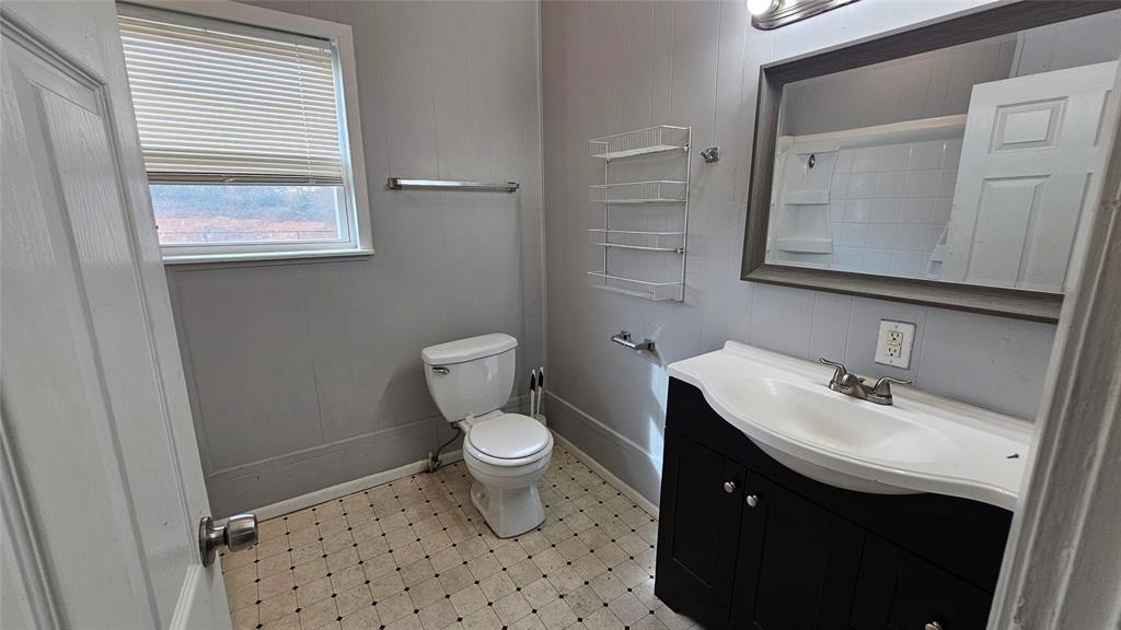 904 Duncan Street Denton, TX 76205 - Photo 34 of 40 a bathroom with a sink toilet a mirror and vanity