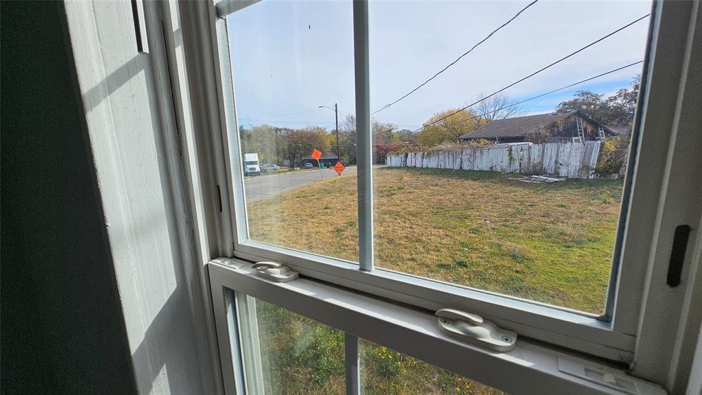 904 Duncan Street Denton, TX 76205 - Photo 8 of 40 a view of a balcony