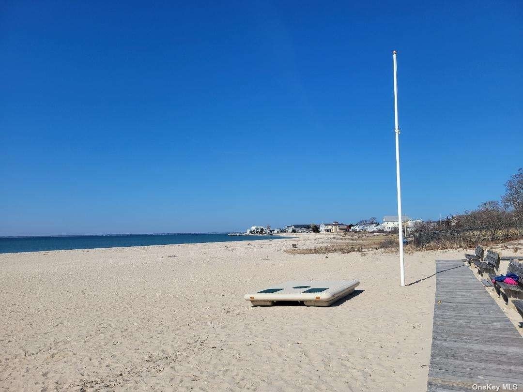 823 Noyack Road, Southampton, NY 11968 Compass