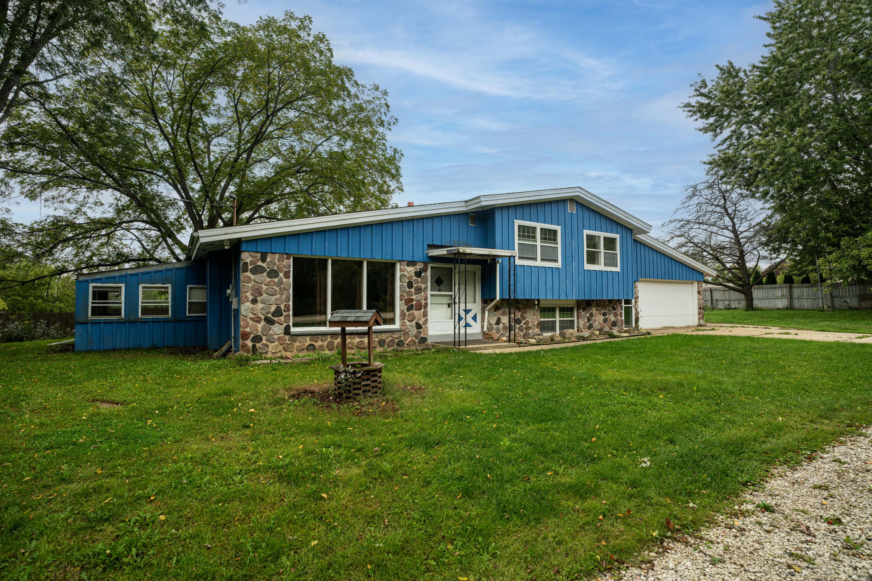 4703 7 Mile Road Caledonia, WI 53402 - Photo 23 of 26 Country Feel