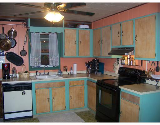 166 Hemlock Road South Kingstown, RI 02879 - Photo 4 of 8 Kitchen.