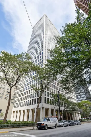 $2,500 | 260 East Chestnut Street, Unit 2603, Chicago, IL 60611