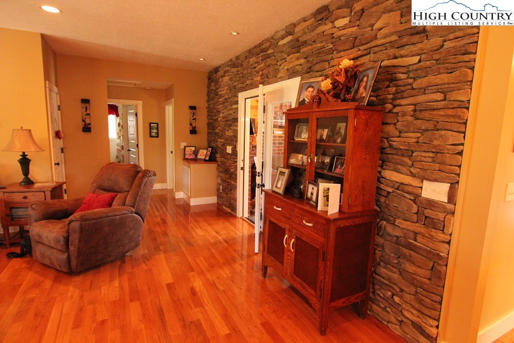 931 Graystone Road Independence, VA 24348 - Photo 11 of 32 a living room with furniture