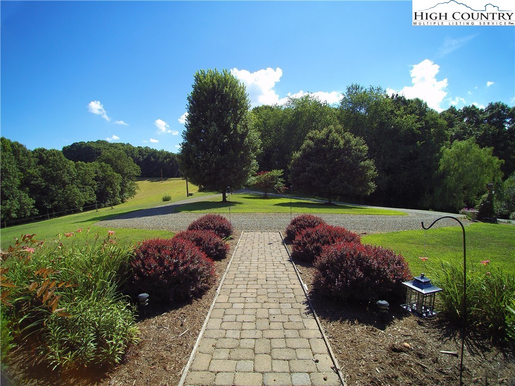 931 Graystone Road Independence, VA 24348 - Photo 6 of 32 a view of a garden with an outdoor space