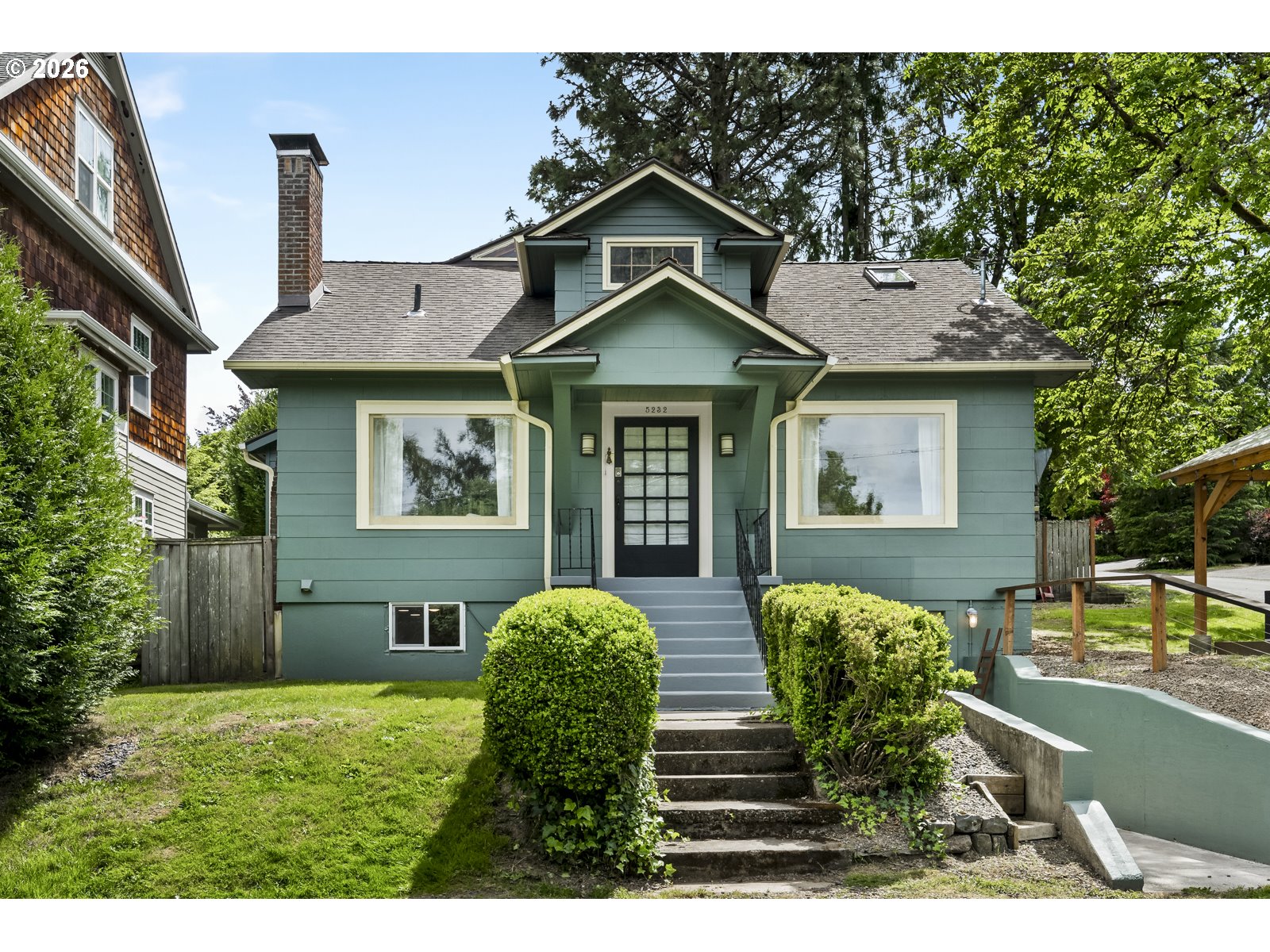 5232 Southwest Florida Street Portland, OR 97219 - Photo 1 of 41 Gallery Image 1