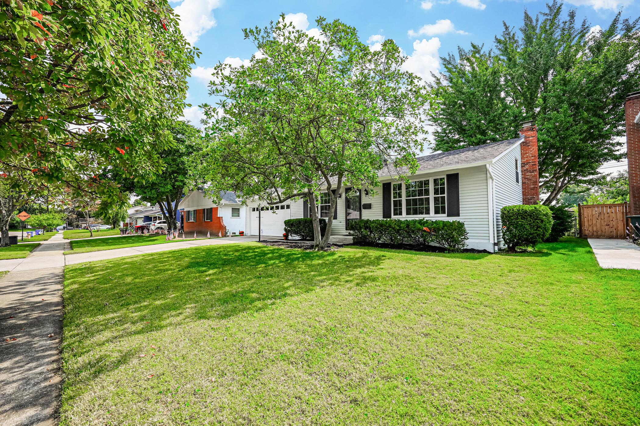 1717 Norma Road Columbus, OH 43229 - Photo 3 of 58 1717 Norma Rd 058