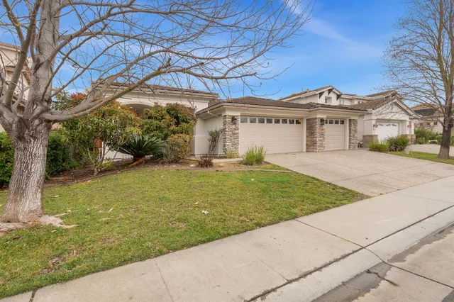 $679,000 | 9973 West Taron Drive, Elk Grove, CA 95757