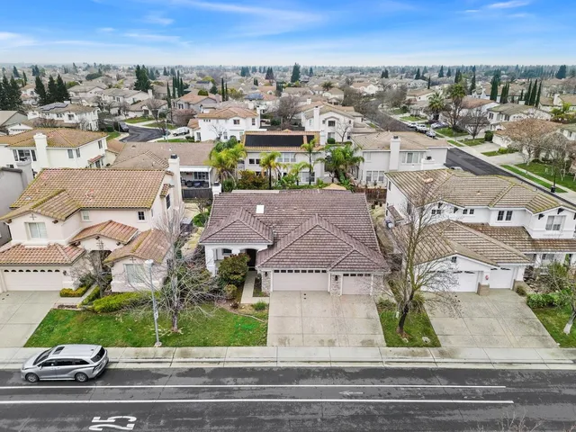 $679,000 | 9973 West Taron Drive, Elk Grove, CA 95757
