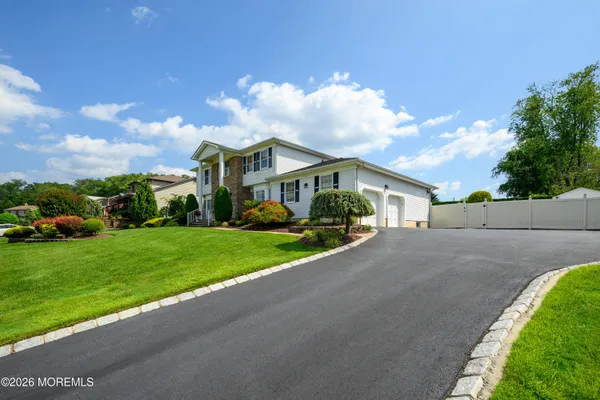 $1,200,000 | 29 Terence Drive, Manalapan, NJ 07726