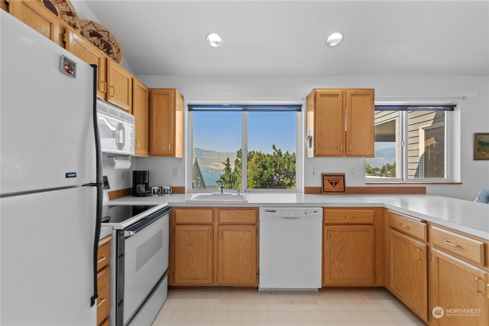 302 Butte Road Chelan, WA 98816 - Photo 12 of 35 a kitchen with a sink stove and cabinets