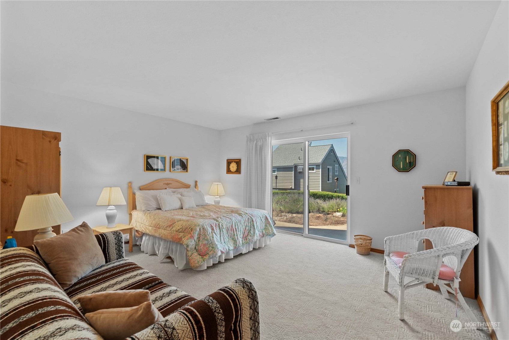 302 Butte Road Chelan, WA 98816 - Photo 19 of 35 a bedroom with two beds and a window