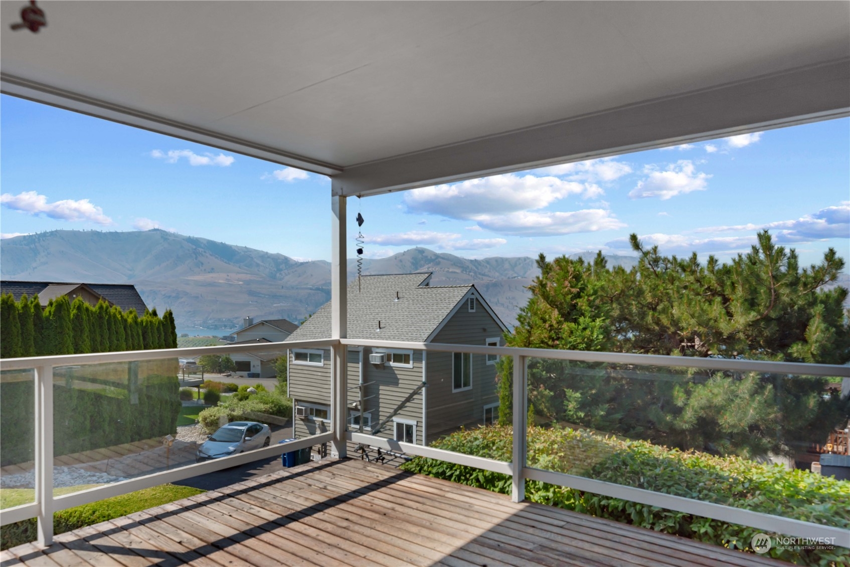 302 Butte Road Chelan, WA 98816 - Photo 21 of 35 a view of a balcony with lake view