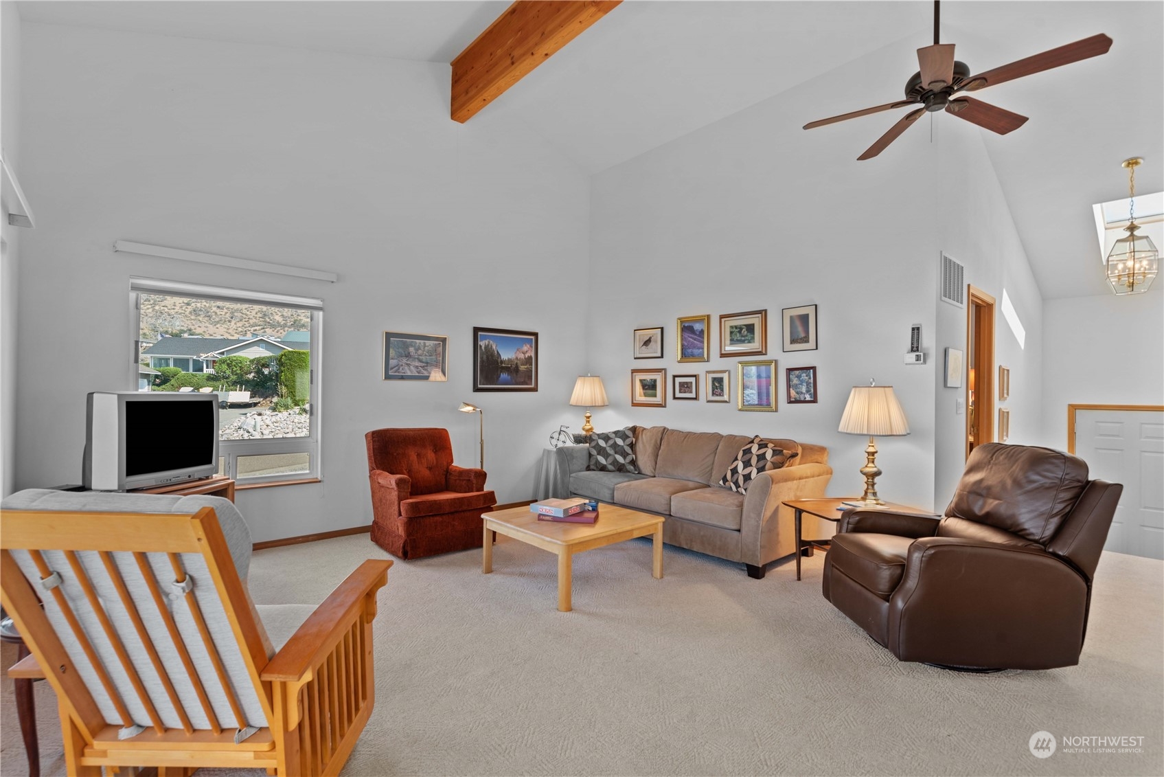 302 Butte Road Chelan, WA 98816 - Photo 3 of 35 a living room with furniture and a flat screen tv