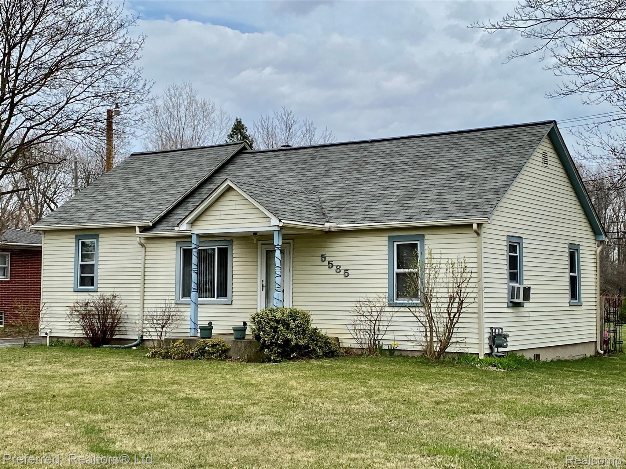 5585 Denton Road Canton, MI 48188 - Photo 2 of 44 IMG_1262.jpg