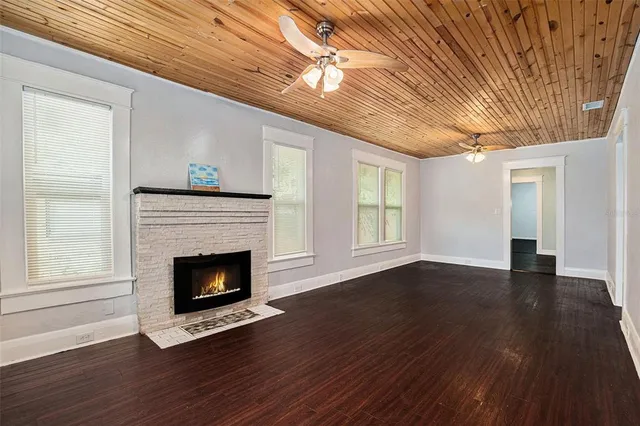 $2,400 | 1014 East Emma Street, Tampa, FL 33603