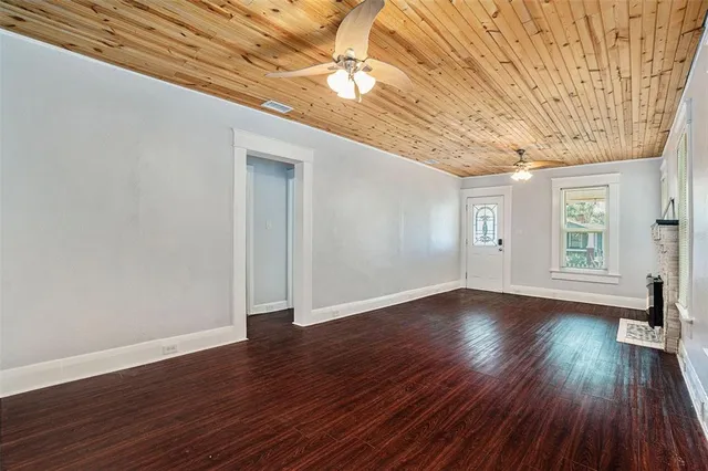 $2,400 | 1014 East Emma Street, Tampa, FL 33603