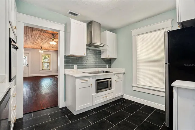 $2,400 | 1014 East Emma Street, Tampa, FL 33603