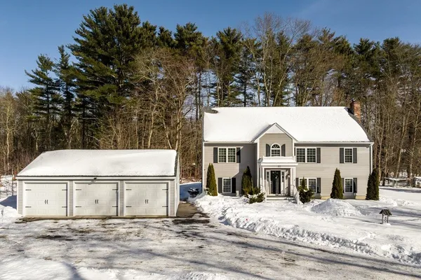 $890,000 | 157 Timber Swamp Road, Hampton, NH 03842