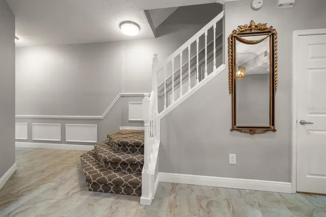 a view of entryway and hall