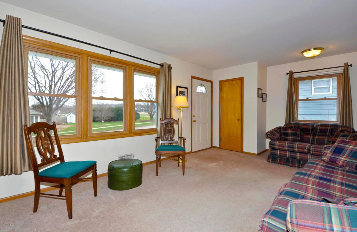 2529 15th Avenue Northwest Rochester, MN 55901 - Photo 2 of 18
