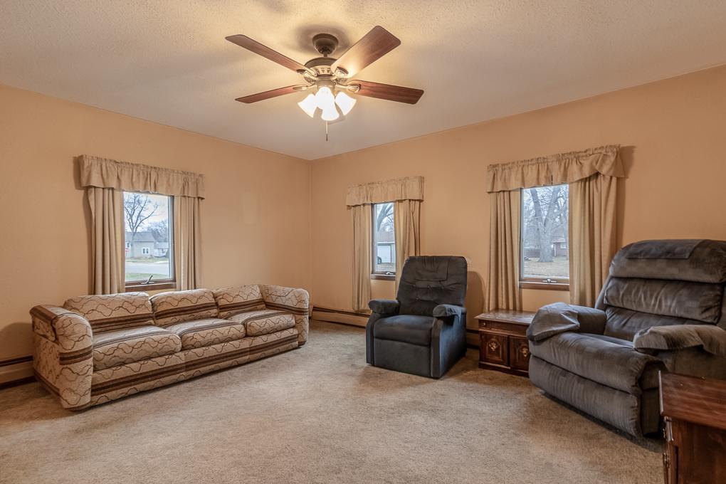 421 South Murphy Street Lake Crystal, MN 56055 - Photo 11 of 39