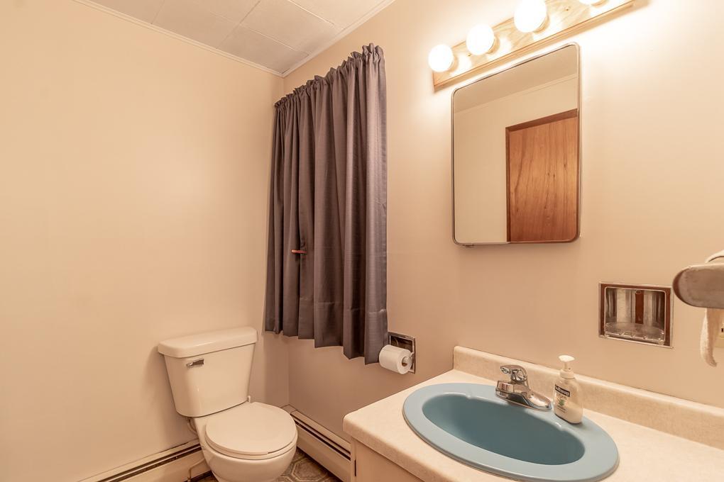 421 South Murphy Street Lake Crystal, MN 56055 - Photo 22 of 39