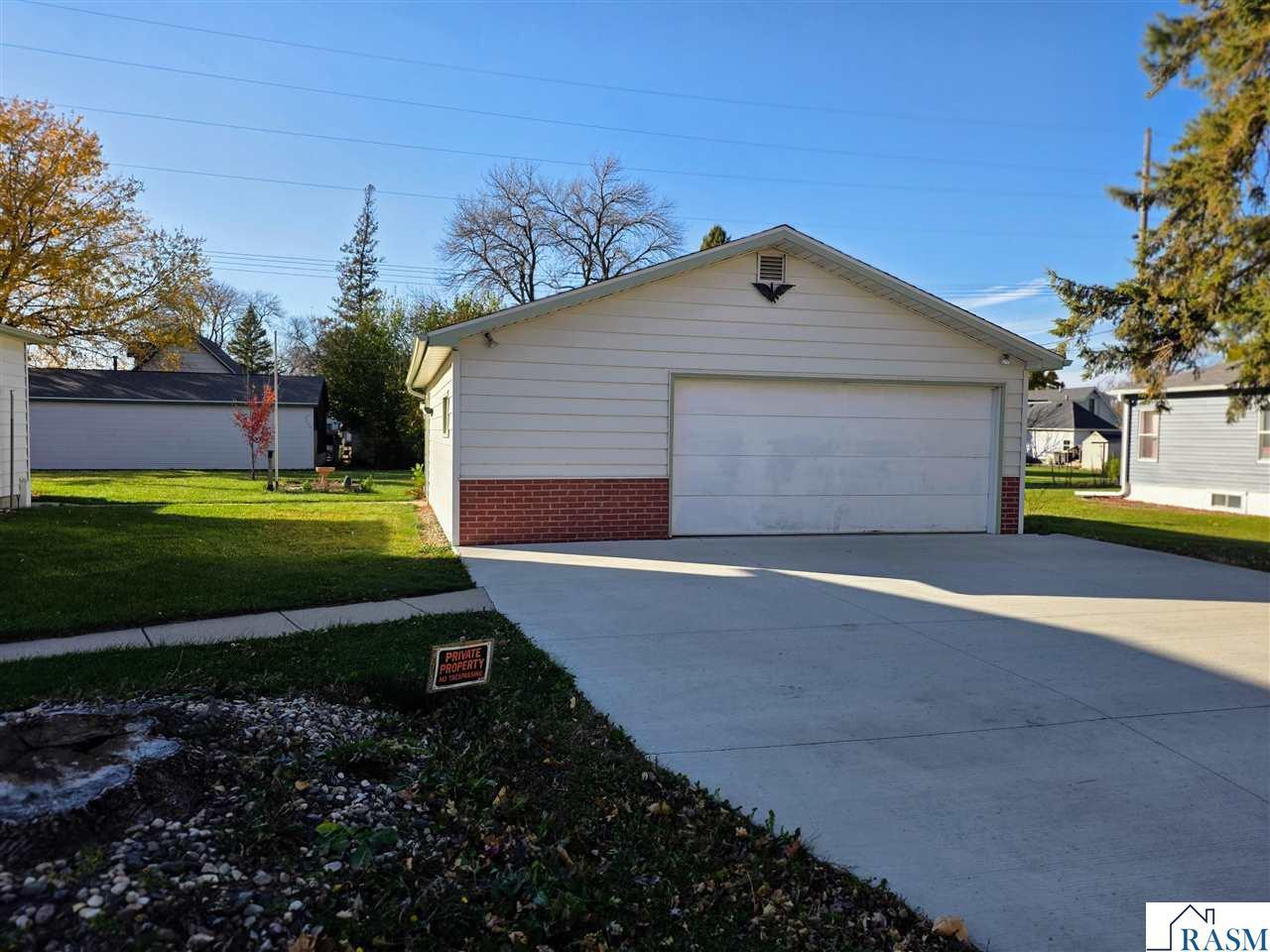 421 South Murphy Street Lake Crystal, MN 56055 - Photo 38 of 39