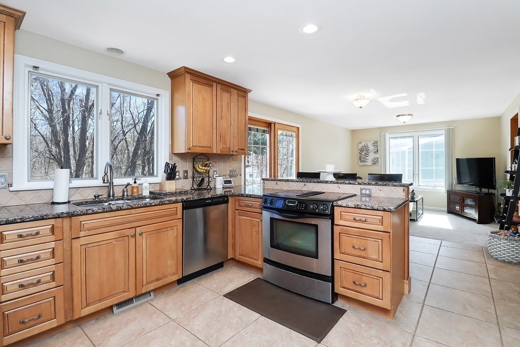 214 Meadowbrook Road East Longmeadow, MA 01028 - Photo 12 of 42 Gallery Image 12