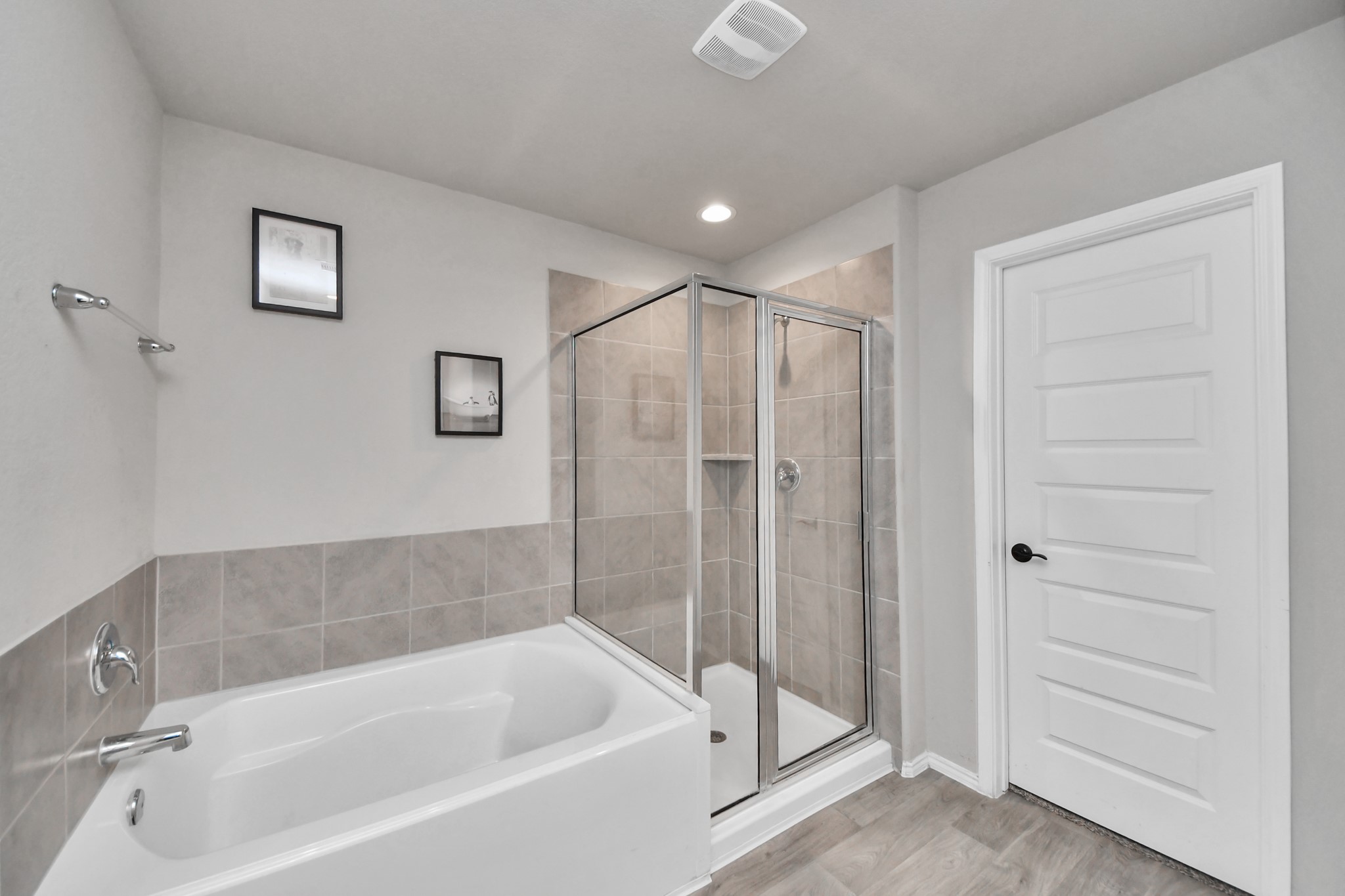 1819 Turtle Bluff Lane Rosenberg, TX 77469 - Photo 18 of 34 Primary bathroom featuring his and her vanities, large walk-in shower and soaking tub!
