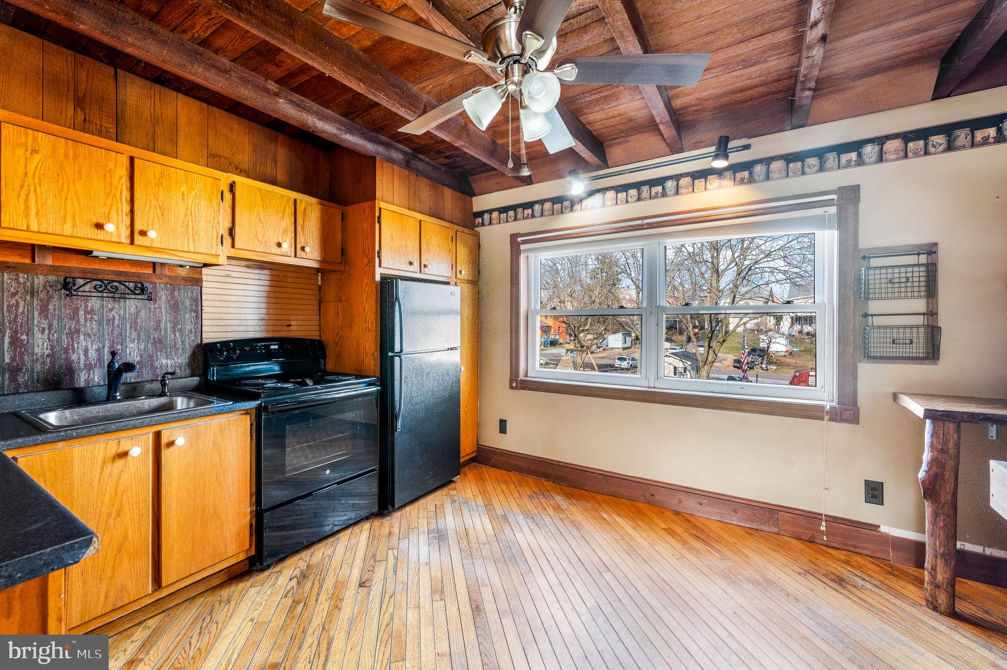 225 New Street Spring City, PA 19475 - Photo 6 of 27 Gallery Image 6