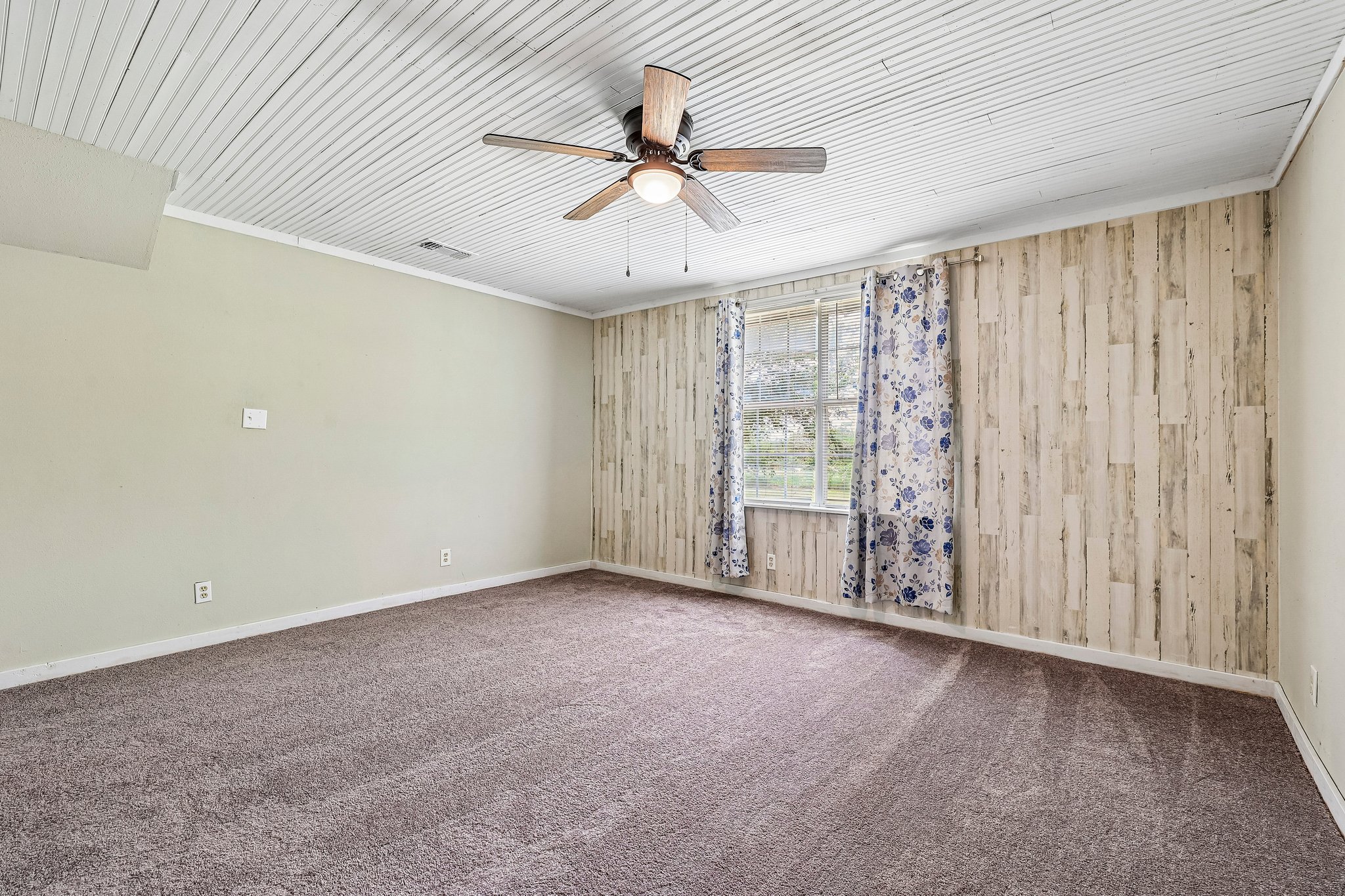122 Dodd Preston Road Elgin, TX 78621 - Photo 23 of 37 downstairs