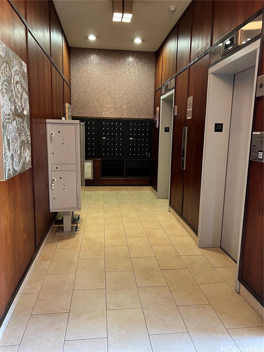 1112 Kinau Street, Unit 807 Honolulu, HI 96814 - Photo 3 of 10 a view of hallway with a large mirror and a shower