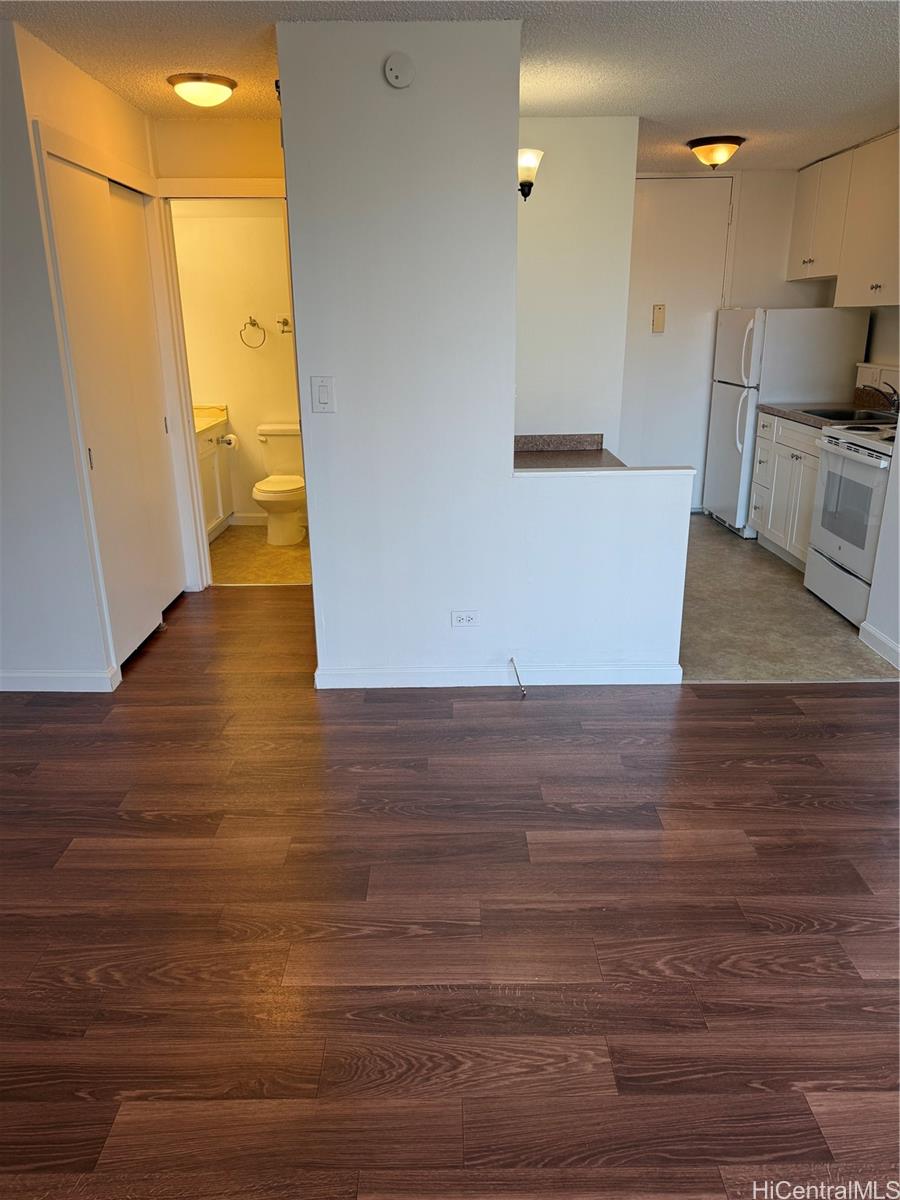 1112 Kinau Street, Unit 807 Honolulu, HI 96814 - Photo 6 of 10 a view of a kitchen from the hallway