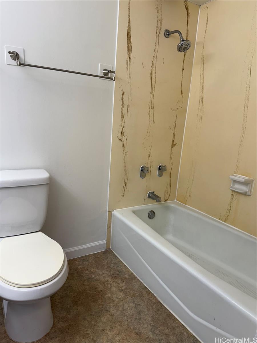 1112 Kinau Street, Unit 807 Honolulu, HI 96814 - Photo 8 of 10 a bathroom with a toilet and a bathtub