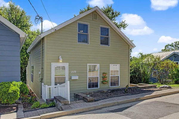 $189,900 | 228 Poplar Avenue, Galena, IL 61036
